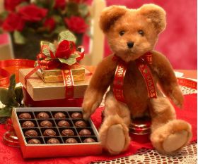 Hugs & Kisses Bear w- Chocolates